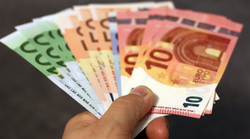 Analyse des Évolutions du Marché des Devises en Algérie : L&rsquo;Euro Frôle les 278,50 Dinars sur le Marché Parallèle