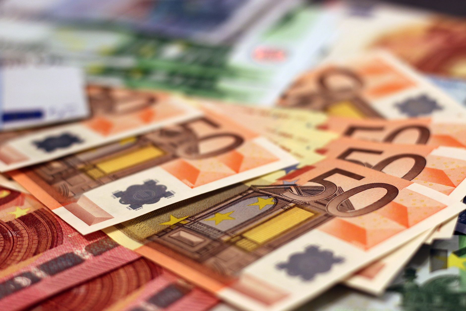Euro-dinar : 100 € valent 27 700 DA au marché parallèle le 29 septembre