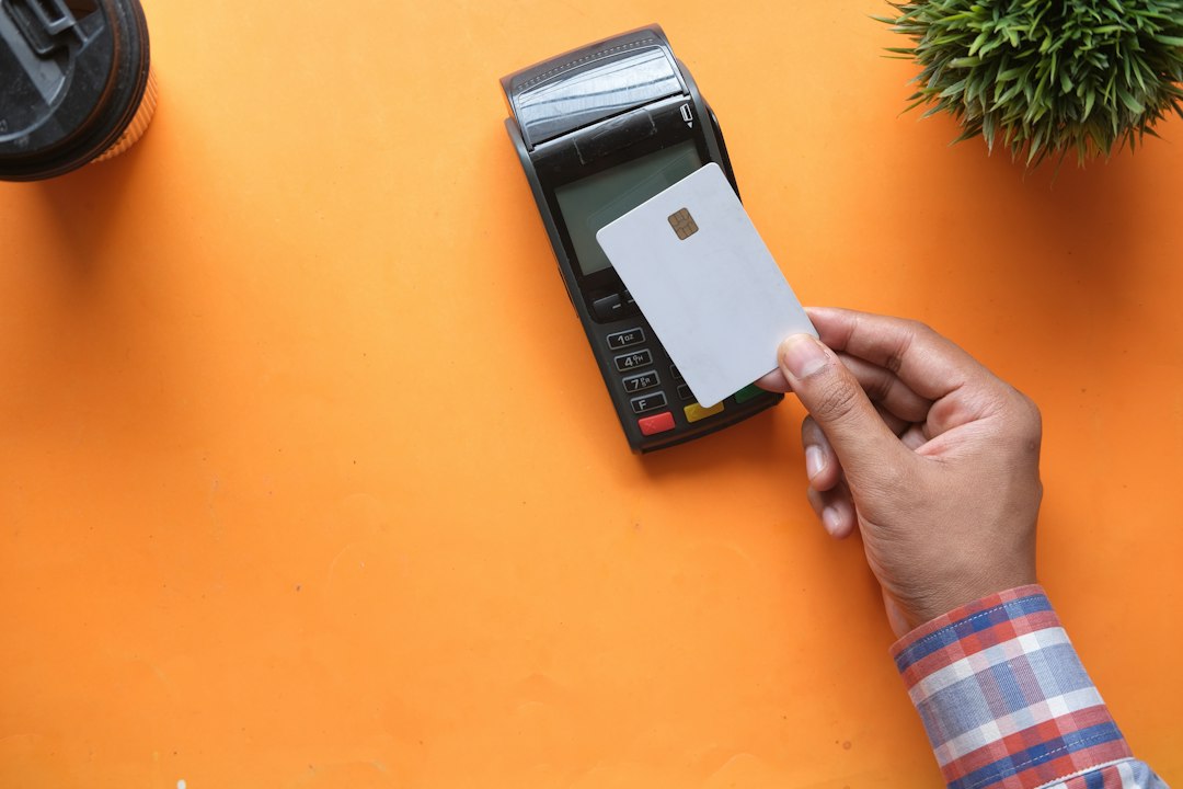 Paiement numérique : Algérie Poste et la CACI lancent un partenariat pour les entreprises