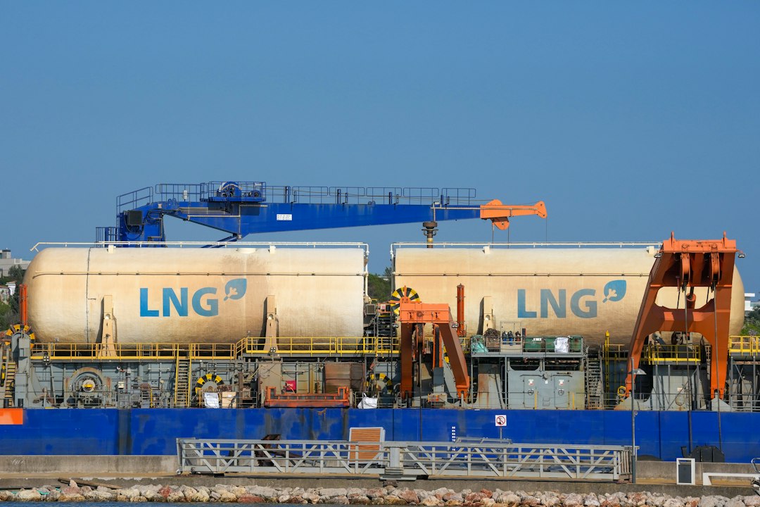 Énergie : la France cherche davantage de pétrole et de GNL algériens Énergie : la France cherche davantage de pétrole et de GNL algériens